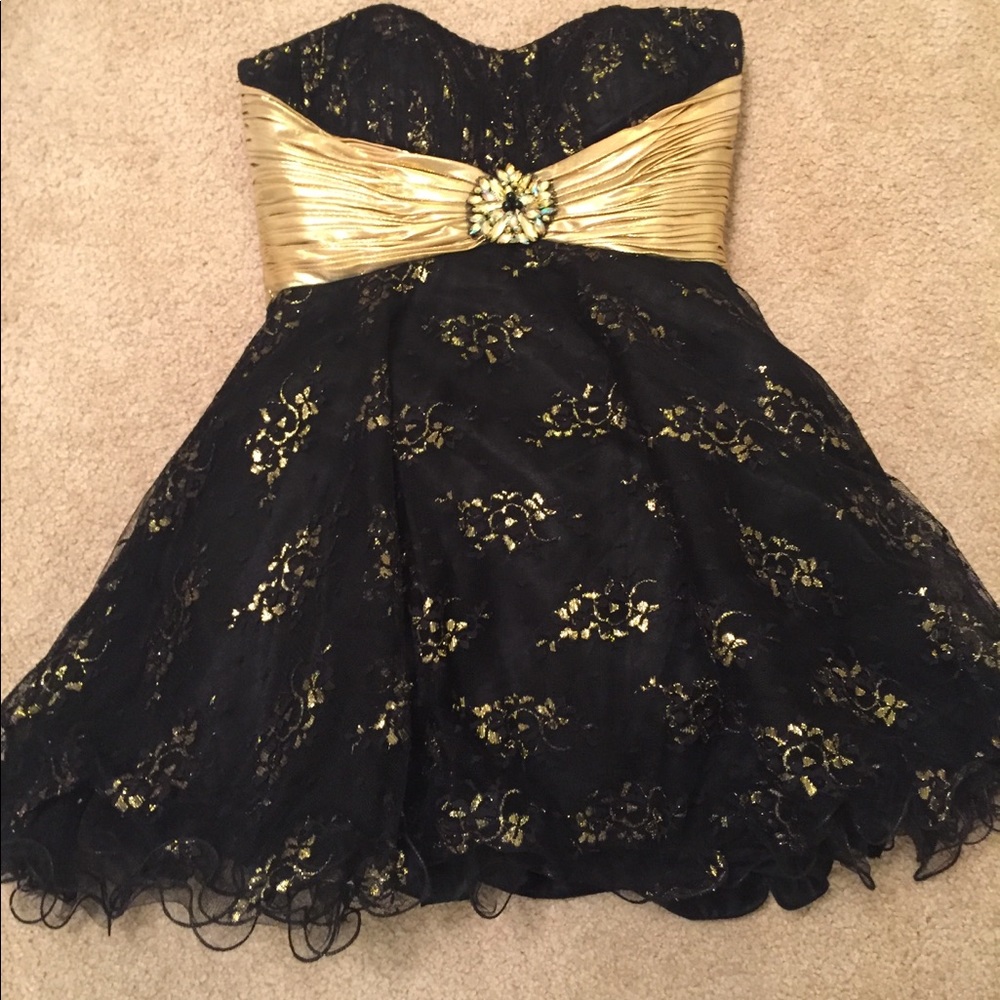 Size 8. Strapless Black and Gold dress.